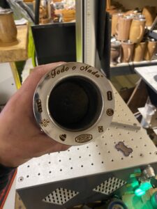 Imagen de un mate con grabado laser personalizado